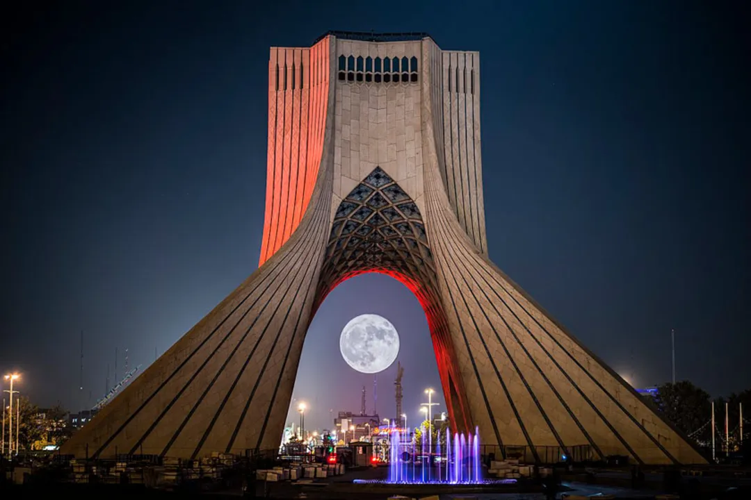 تور بازدید از 2 برج  مهم تهران در تهرانگردی