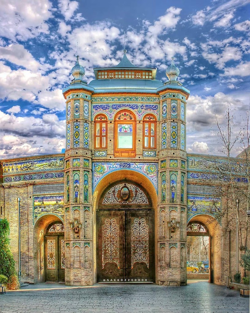بازدید از دروازه باغ ملی در تور تهرانگردی